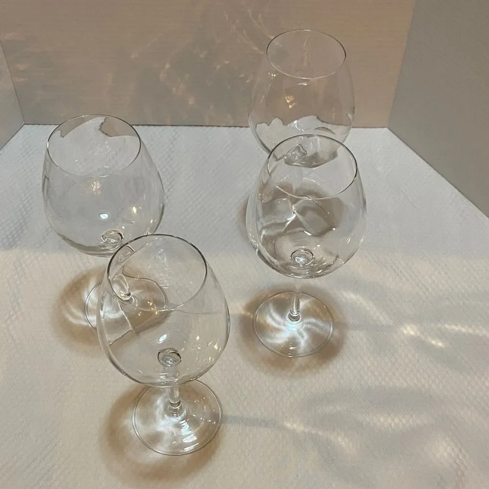 Pier 1 Elegant Swirl Clear Wine Glass Set (4)